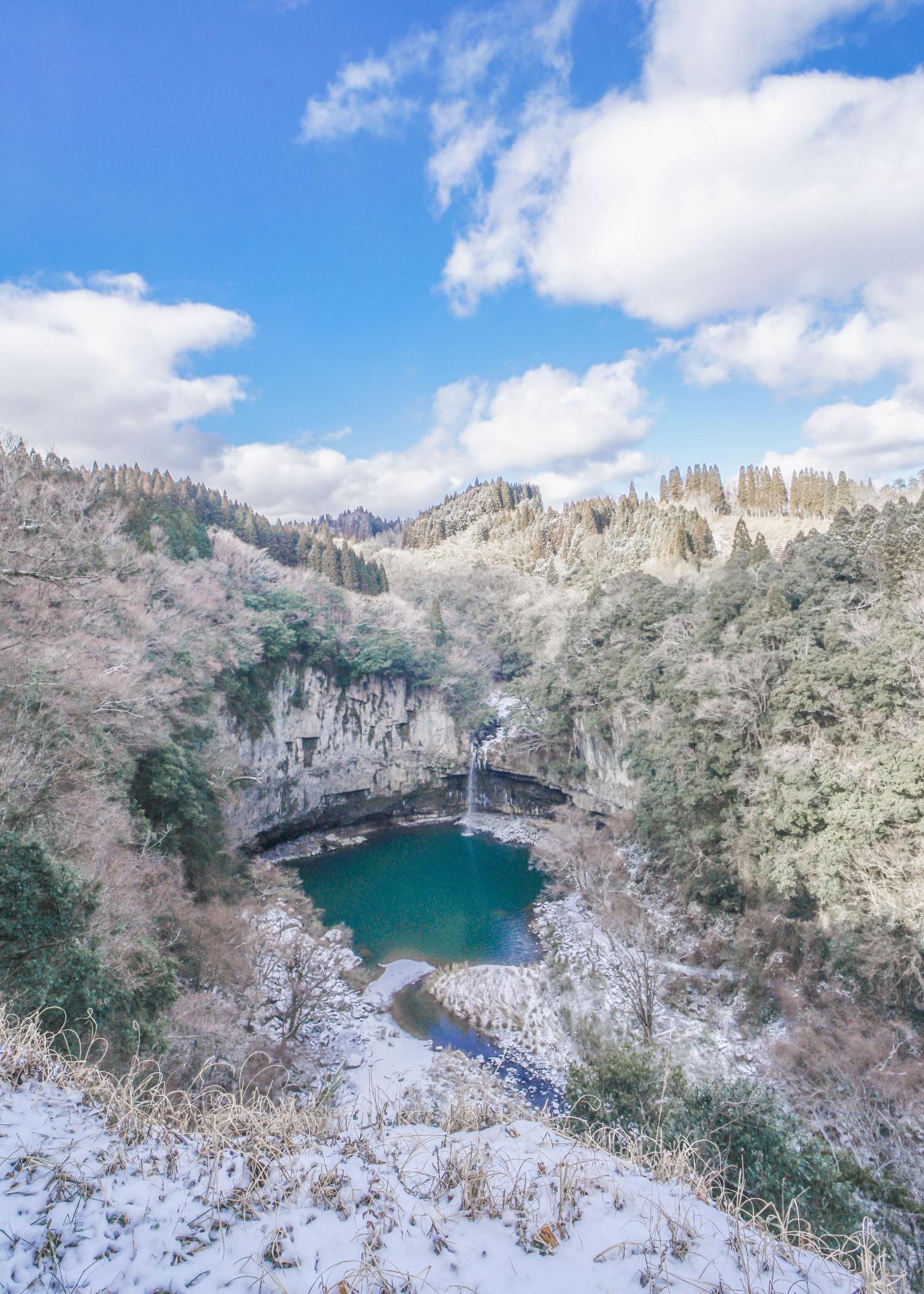 冬のうのこの滝