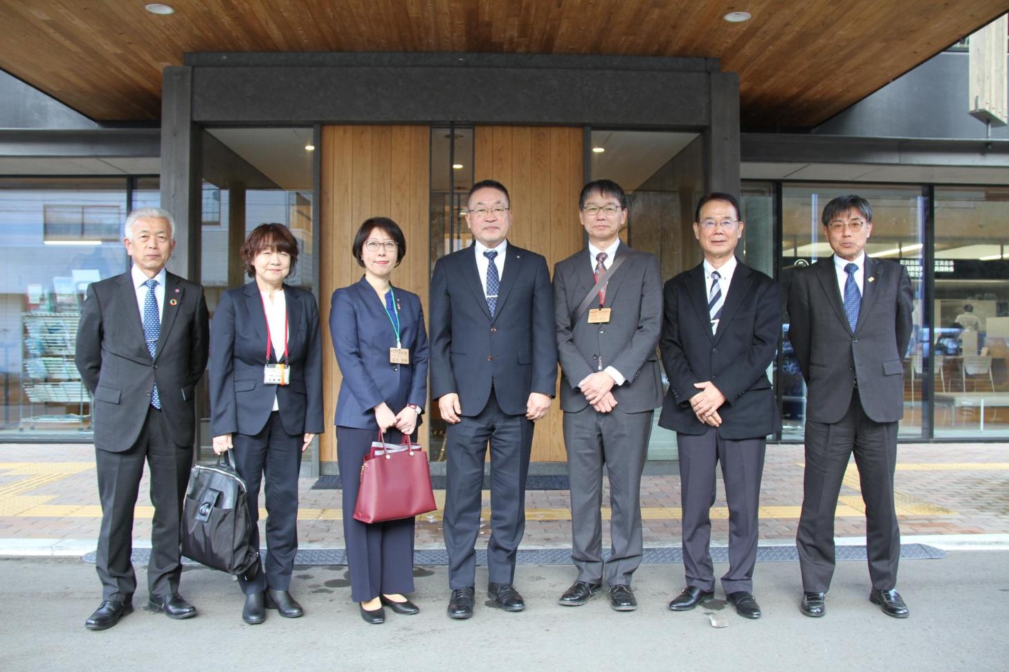 新得町長来庁
