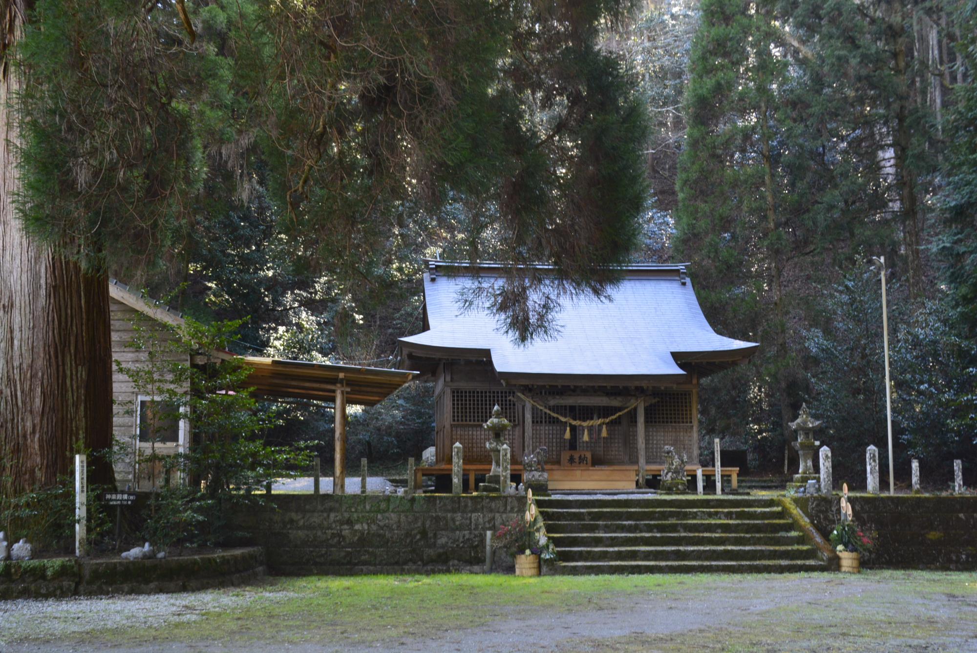 古戸野神社境内