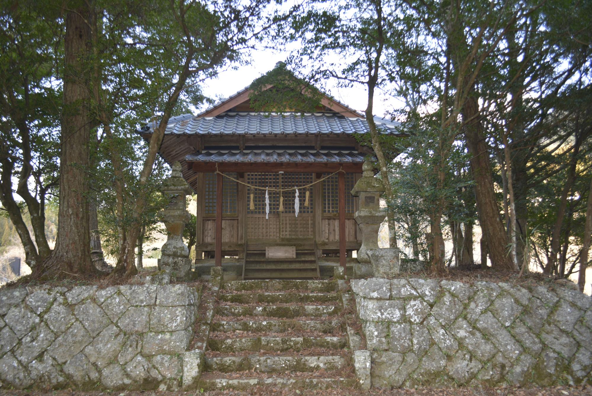 中登神社全体