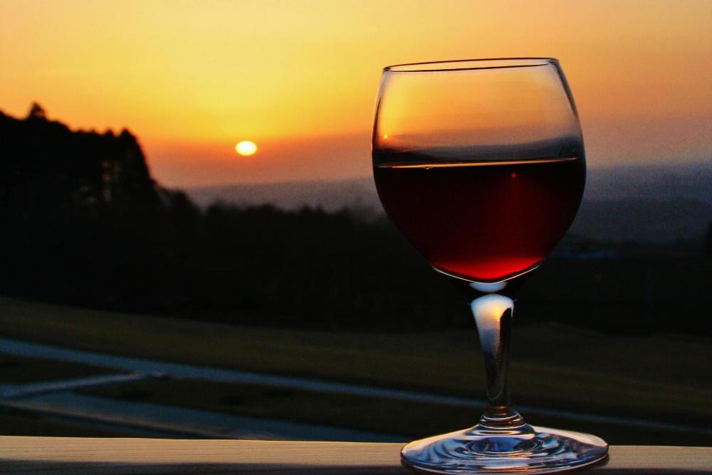 ワインと夕日